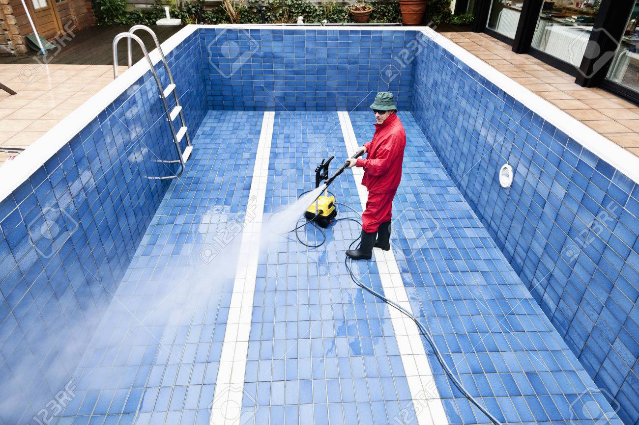 cleaning swimming pool