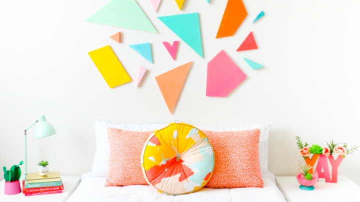 Headboard colors with geometric pieces
