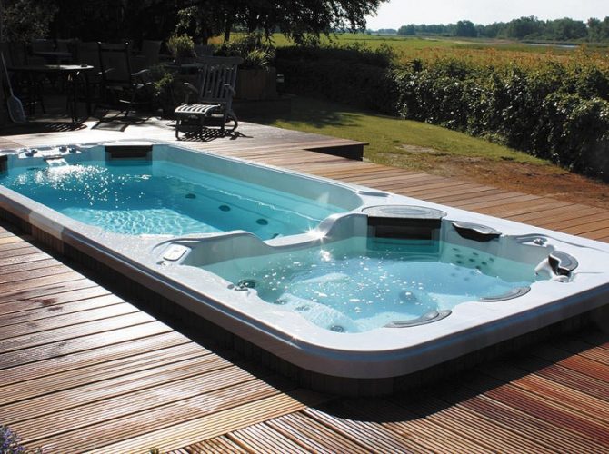 10 Reasons to Have Outdoor Jacuzzi Pools