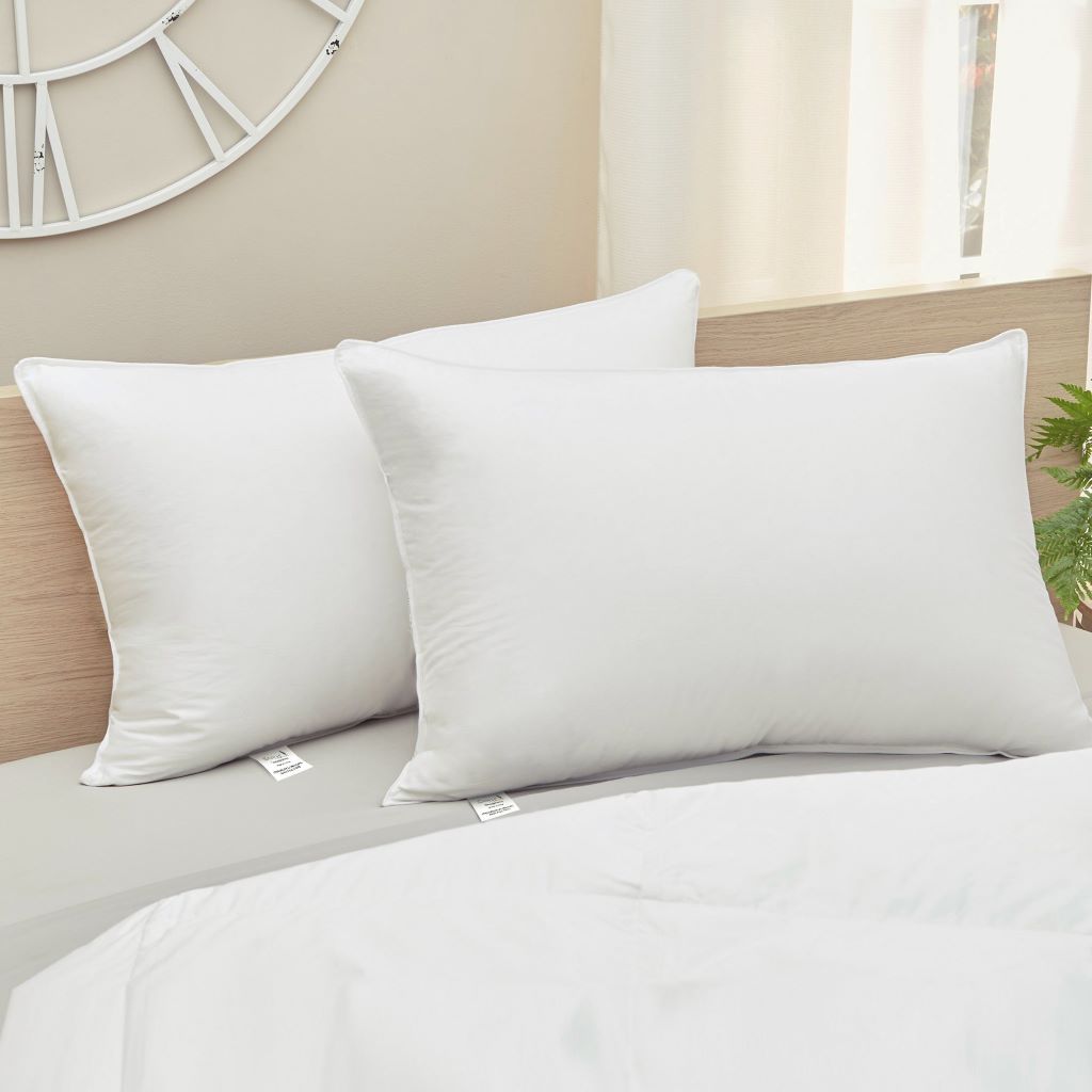 Side sleeper using a supportive pillow for proper neck alignment